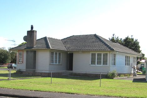 Photo of property in 9 Durham Street, Te Atatu Peninsula, Auckland, 0610