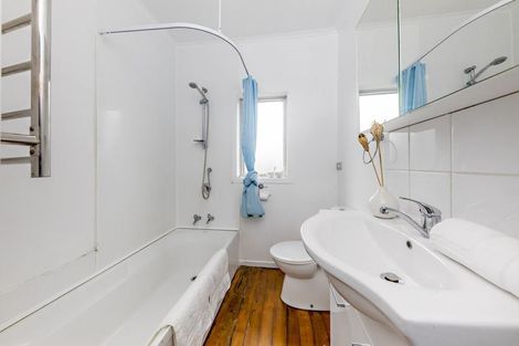 Photo of property in 18 Kayes Road, Pukekohe, 2120