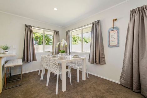 Photo of property in 19 Liddesdale Place, Papakura, 2110