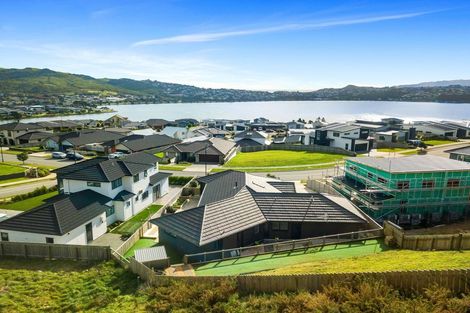 Photo of property in 117 Queen Charlotte Drive, Aotea, Porirua, 5024