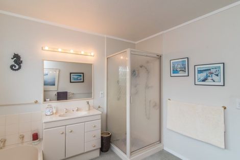 Photo of property in 166a Raumati Road, Raumati Beach, Paraparaumu, 5032