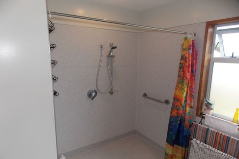 Photo of property in 32 Pioneer Highway, Awapuni, Palmerston North, 4412