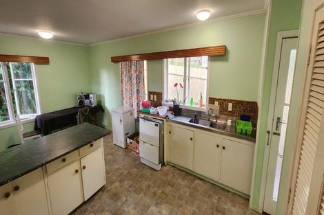 Photo of property in 15 Ellice Road, Totara Vale, Auckland, 0629