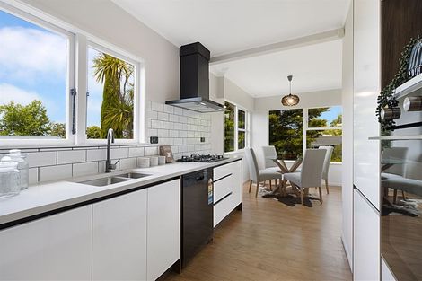 Photo of property in 60 Hilling Street, Titirangi, Auckland, 0604