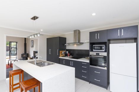Photo of property in 18 Galea Grove, Kelvin Grove, Palmerston North, 4414