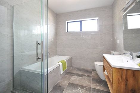 Photo of property in 20 Konoba Avenue, Kumeu, 0810
