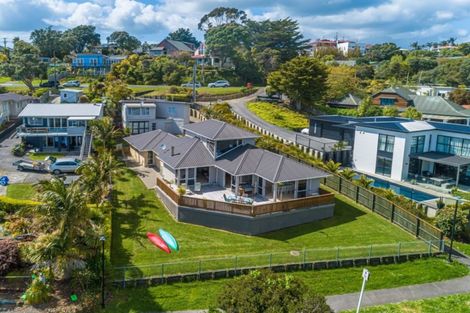 Photo of property in 32 Pohutukawa Avenue, Red Beach, 0932