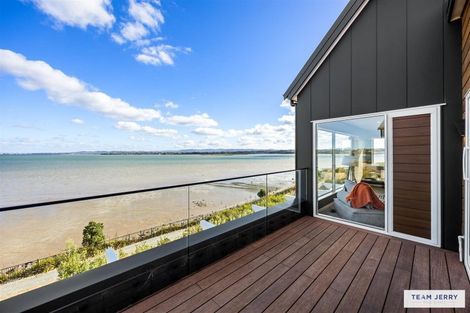 Photo of property in 4 Seawind Way, Hobsonville, 0616