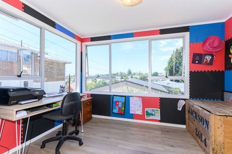 Photo of property in 112 Lincoln Park Avenue, Massey, Auckland, 0614