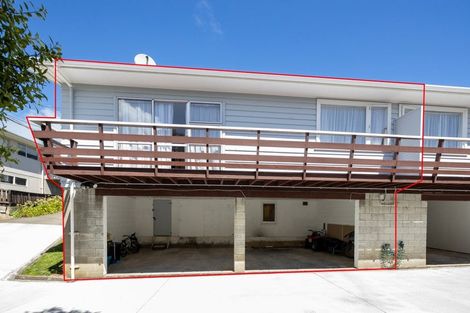 Photo of property in 10 Kahikatea Grove, Paparangi, Wellington, 6037