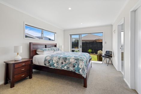 Photo of property in 14 Malbec Place, Huapai, Kumeu, 0810