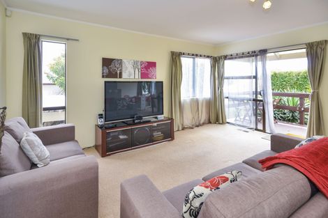 Photo of property in 8a Croydon Road, New Lynn, Auckland, 0600