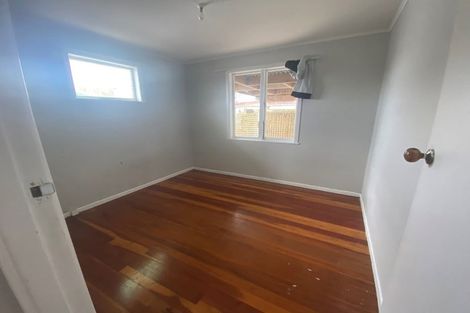 Photo of property in 31 Fairclough Road, Beach Haven, Auckland, 0626