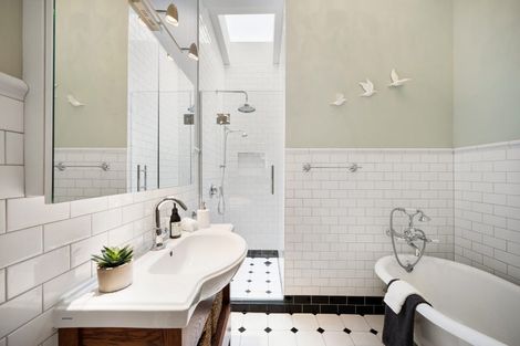 Photo of property in 9 Farm Road, Northland, Wellington, 6012