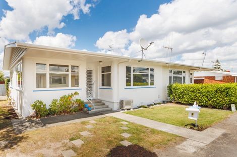 Photo of property in 1 Kiwi Court, Roslyn, Palmerston North, 4414