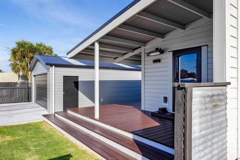 Photo of property in 42 Collins Street, Hawera, 4610