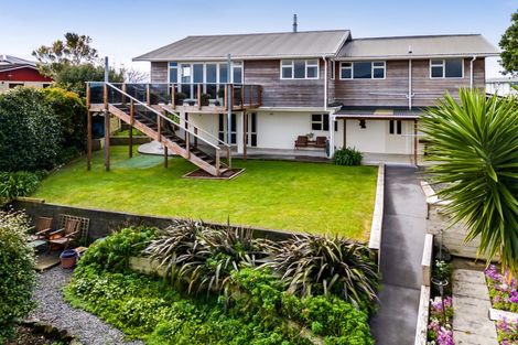 Photo of property in 21 Longview Drive, Merrilands, New Plymouth, 4312