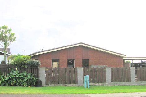 Photo of property in 63 Rosario Crescent, Red Beach, 0932