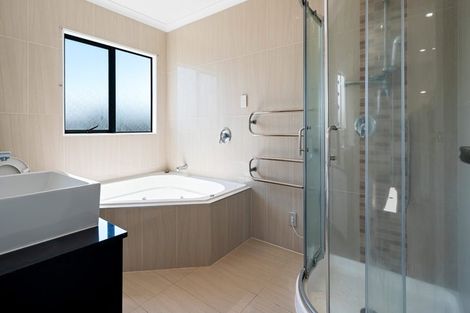 Photo of property in 35 Kestev Drive, Flat Bush, Auckland, 2016