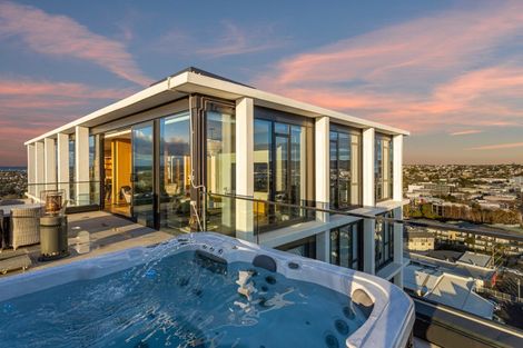 Photo of property in 1 Buscomb Avenue, Henderson, Auckland, 0610