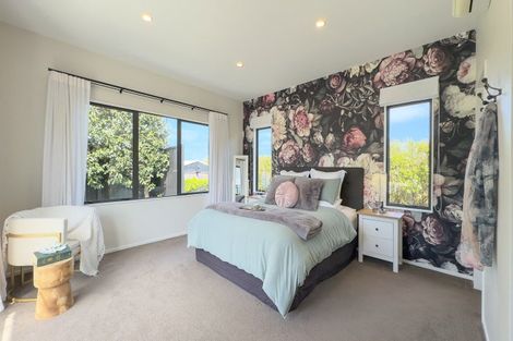 Photo of property in 12 Calderwood Close, Waiuku, 2123