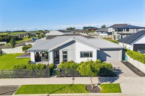 Photo of property in 11 Wheriko Avenue, Glenbrook, Waiuku, 2681