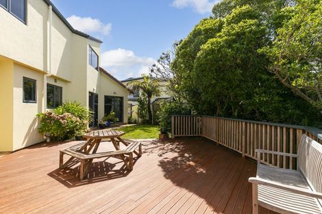 Photo of property in 19 George Gee Drive, Korokoro, Lower Hutt, 5012