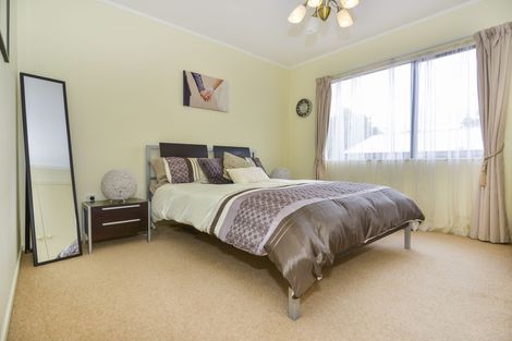 Photo of property in 8a Croydon Road, New Lynn, Auckland, 0600