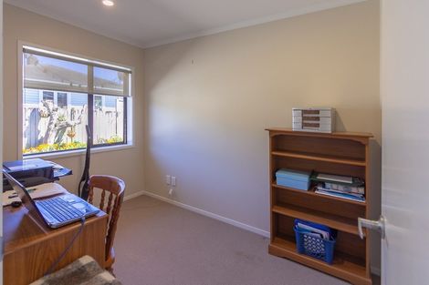 Photo of property in 7 Rarawa Place, Vogeltown, New Plymouth, 4310