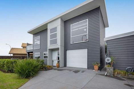 Photo of property in 22 Halse Place, Opunake, 4616