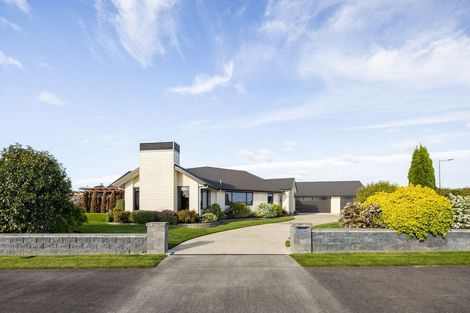 Photo of property in 2 Kotare Grove, Cambridge, 3434