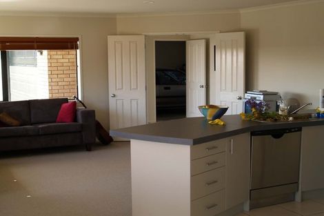 Photo of property in 35 Greig Place, Pukekohe, 2120