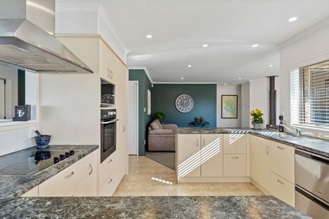 Photo of property in 7 Omana Avenue, Shelly Beach, Helensville, 0874