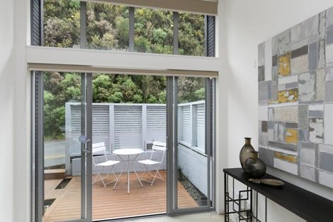 Photo of property in 32 Tiketike Way, Brooklyn, Wellington, 6021