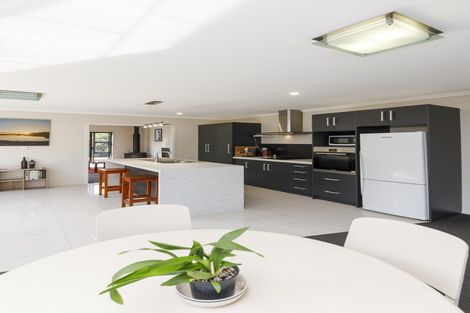 Photo of property in 18 Galea Grove, Kelvin Grove, Palmerston North, 4414