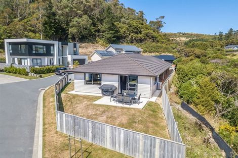 Photo of property in 8 Hull Place, Whitby, Porirua, 5024