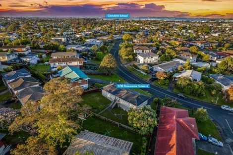 Photo of property in 1/32 Rosewarne Crescent, Glendene, Auckland, 0602