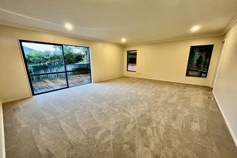 Photo of property in 5 Maidstone Place, Oteha, Auckland, 0632