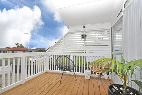 Photo of property in 21 Borrowdace Avenue, Botany Downs, Auckland, 2010