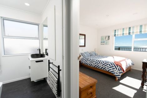 Photo of property in 52 Ames Street, Paekakariki, 5034