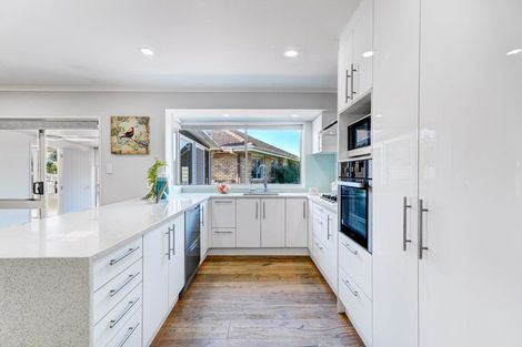 Photo of property in 2 Edendale Road, Somerville, Auckland, 2014