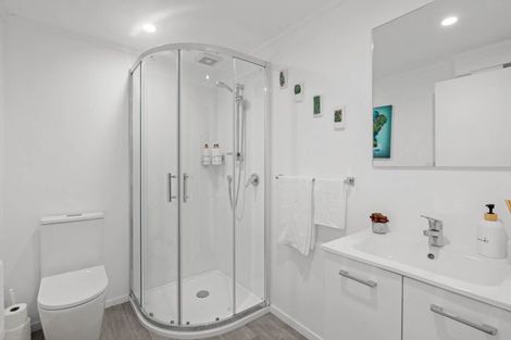 Photo of property in 2 Binnie Street, Paihia, 0200