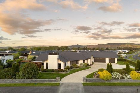 Photo of property in 2 Kotare Grove, Cambridge, 3434