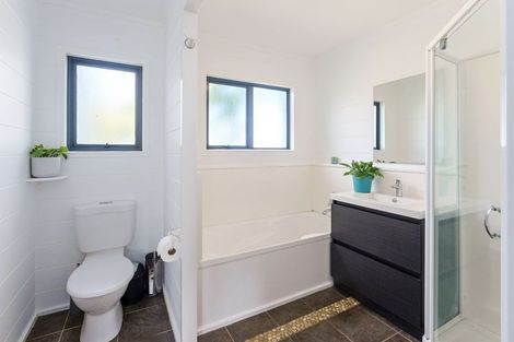 Photo of property in 2a Otaihanga Road, Paraparaumu Beach, Paraparaumu, 5032