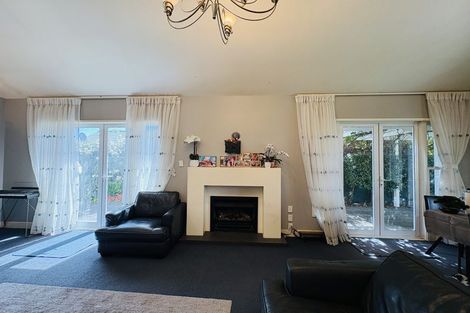 Photo of property in 6 Holly Court, Palmerston North, 4410