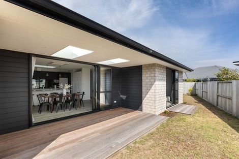 Photo of property in 15 Livingstone Drive, Papamoa Beach, Papamoa, 3118