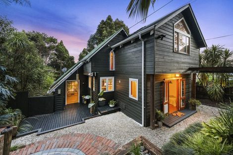Photo of property in 71 Takahe Road, Titirangi, Auckland, 0604