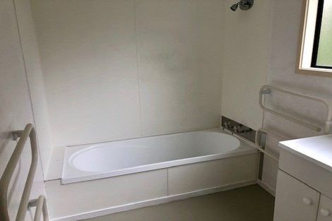 Photo of property in 1/12 Holiday Road, Stanmore Bay, Whangaparaoa, 0932