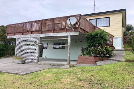 Photo of property in 1/12 Holiday Road, Stanmore Bay, Whangaparaoa, 0932