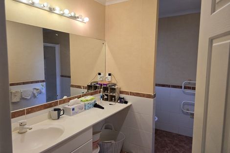 Photo of property in 9 Naul Place, East Tamaki Heights, Auckland, 2016